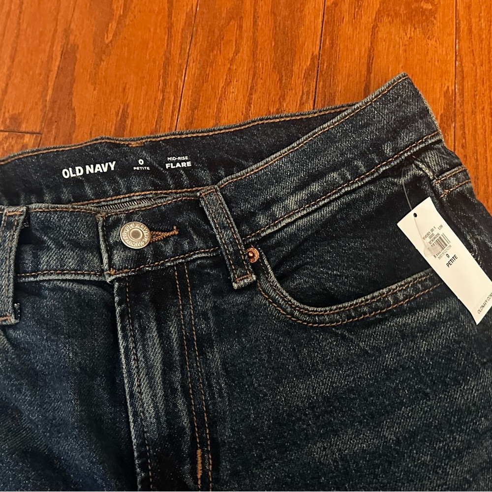 Old Navy Mid-Rise Split-Seam Flare Jeans Size 0P NWT - Picture 5 of 6
